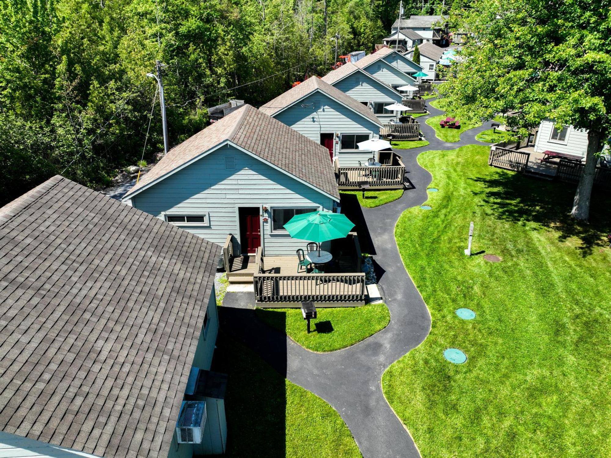Lake George Diamond Cove Cottages, Cabins, & Hotel Exterior photo