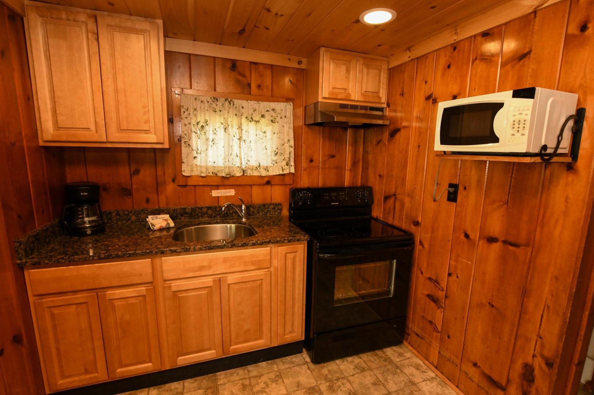 Lake George Diamond Cove Cottages, Cabins, & Hotel Exterior photo