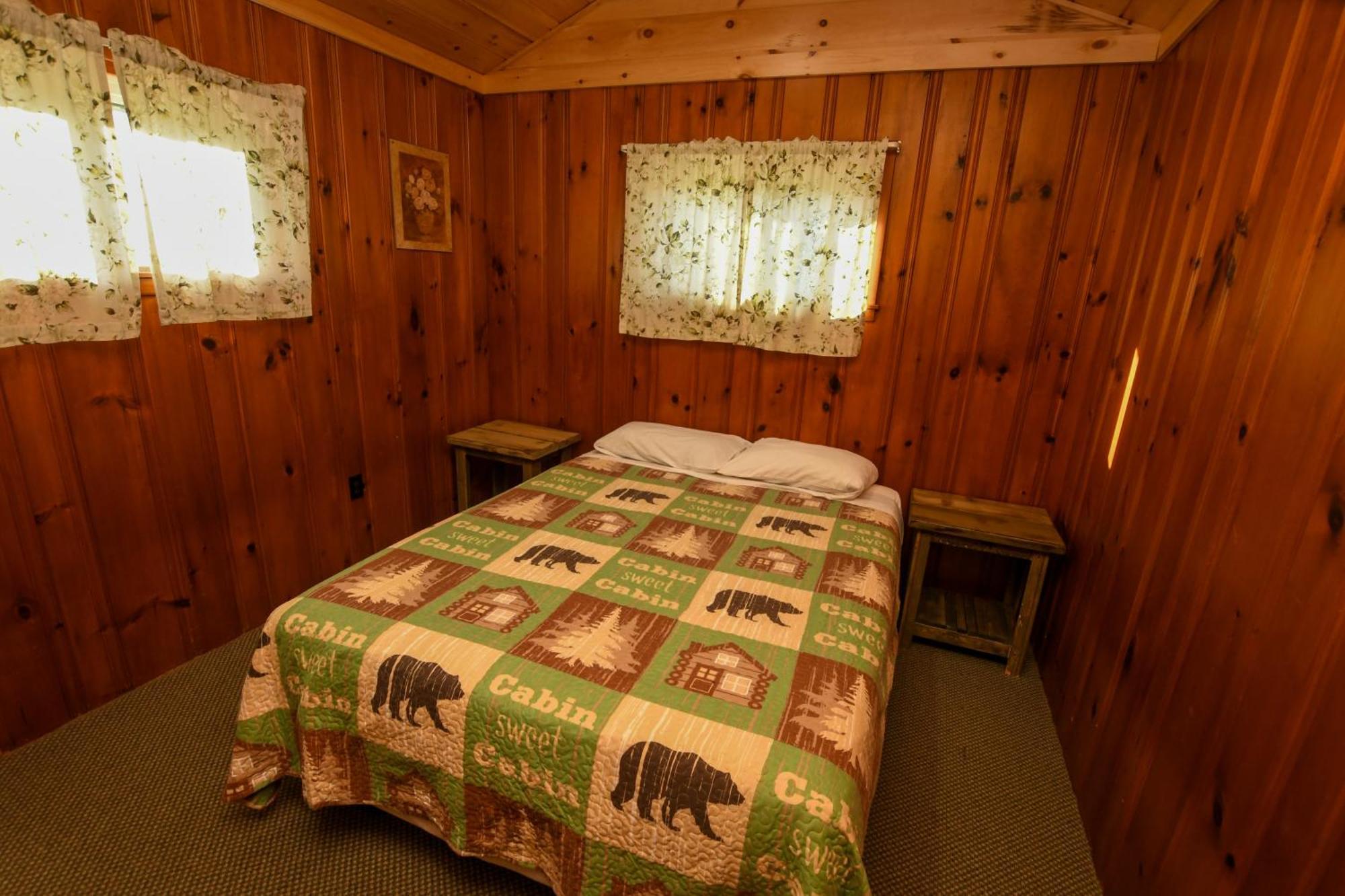 Lake George Diamond Cove Cottages, Cabins, & Hotel Exterior photo