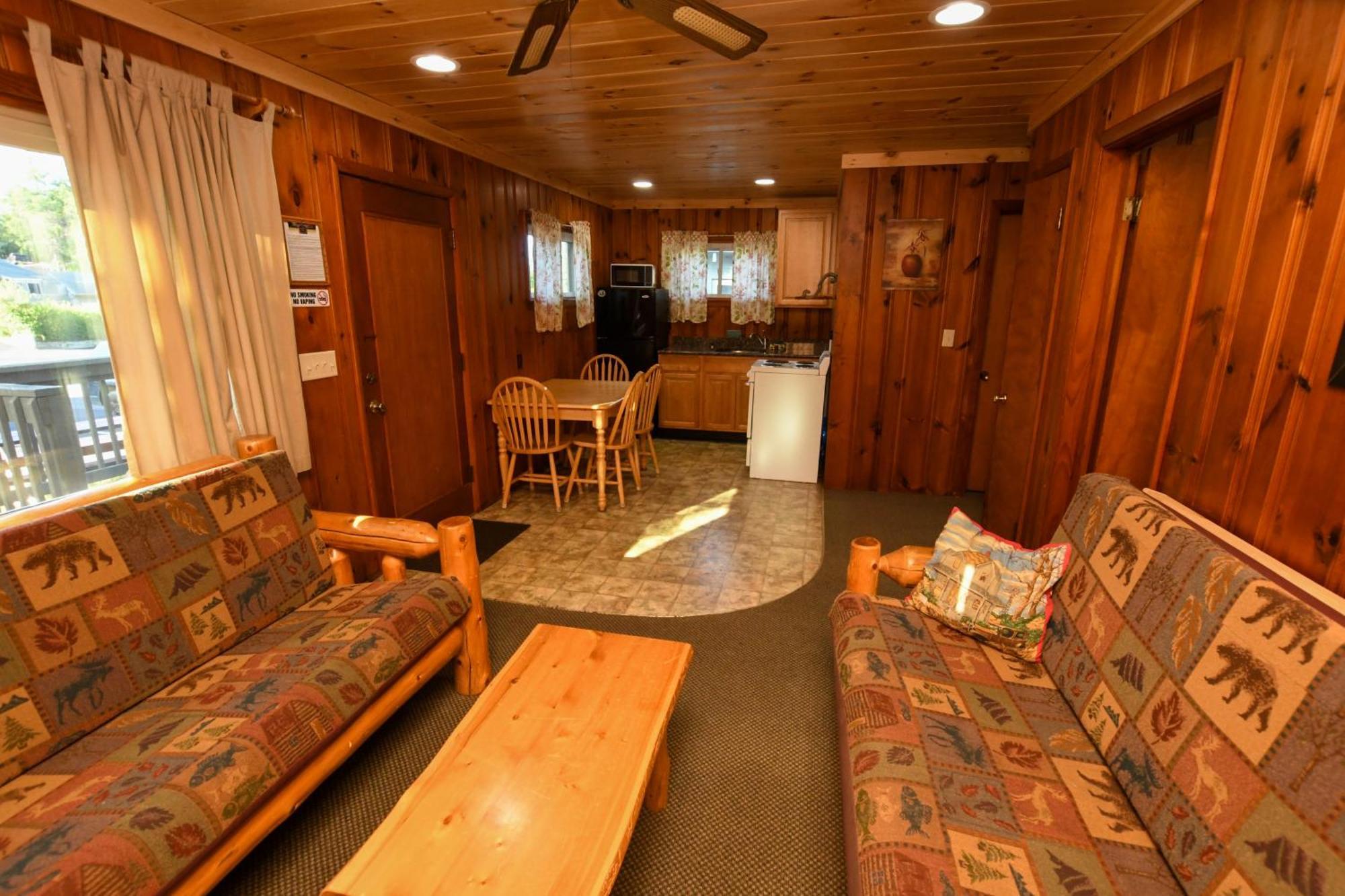 Lake George Diamond Cove Cottages, Cabins, & Hotel Exterior photo