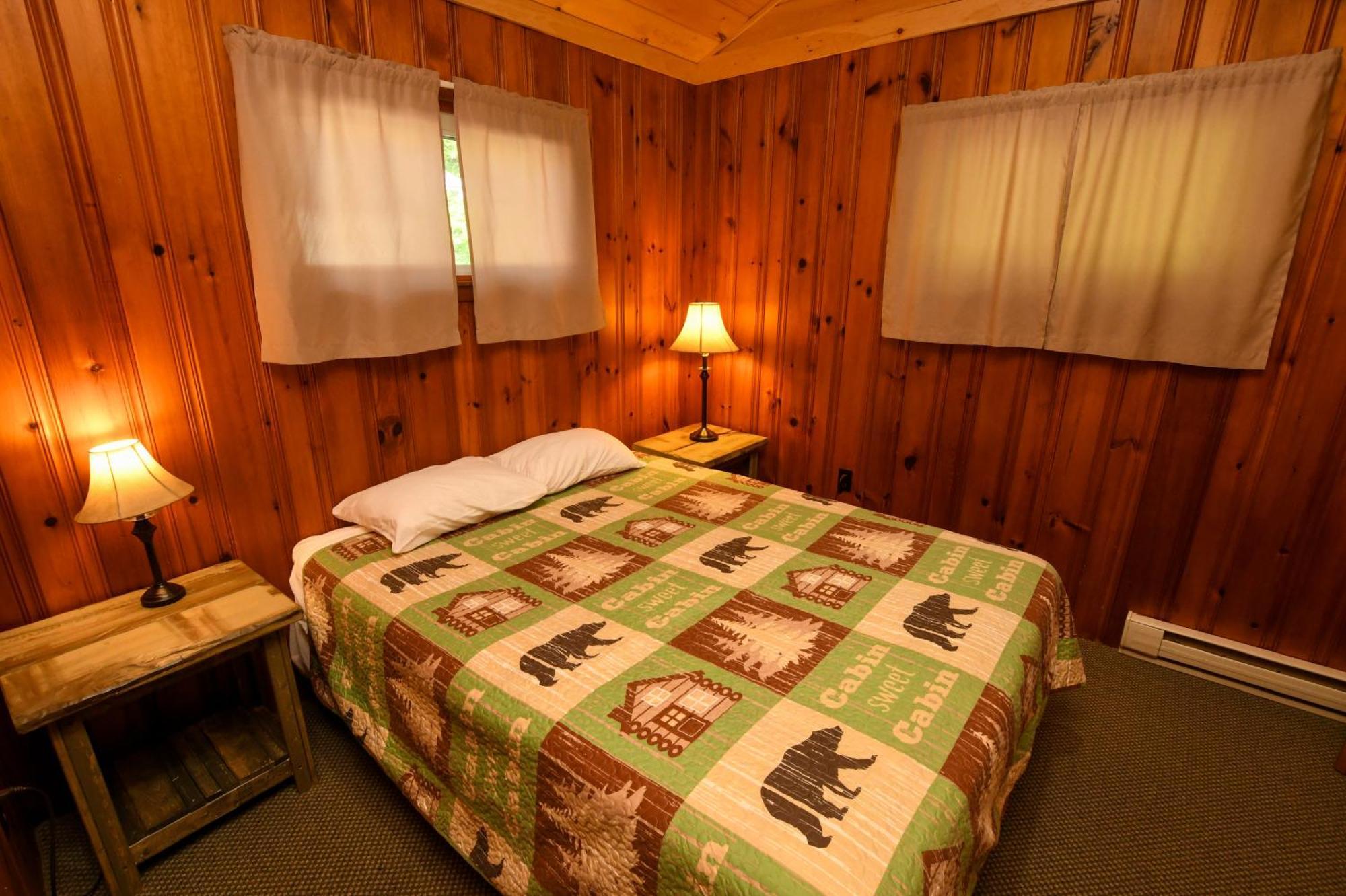 Lake George Diamond Cove Cottages, Cabins, & Hotel Exterior photo