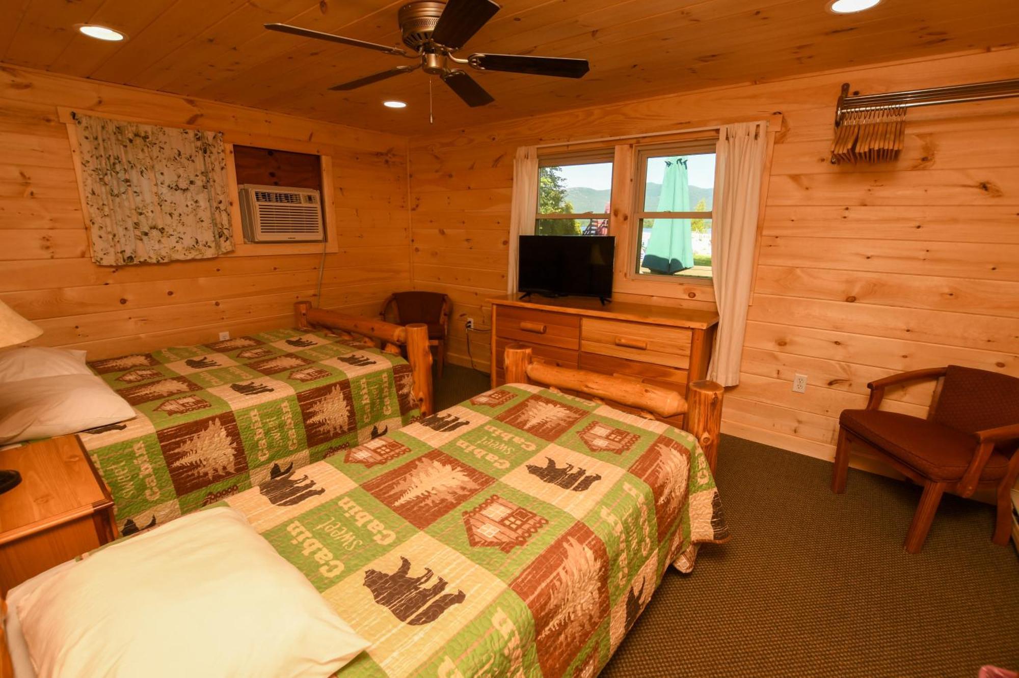 Lake George Diamond Cove Cottages, Cabins, & Hotel Exterior photo