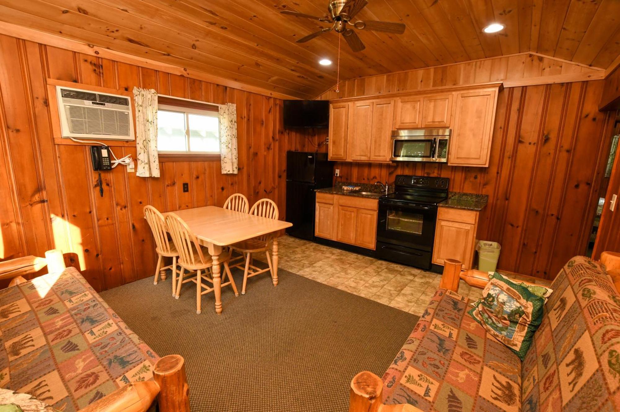 Lake George Diamond Cove Cottages, Cabins, & Hotel Exterior photo