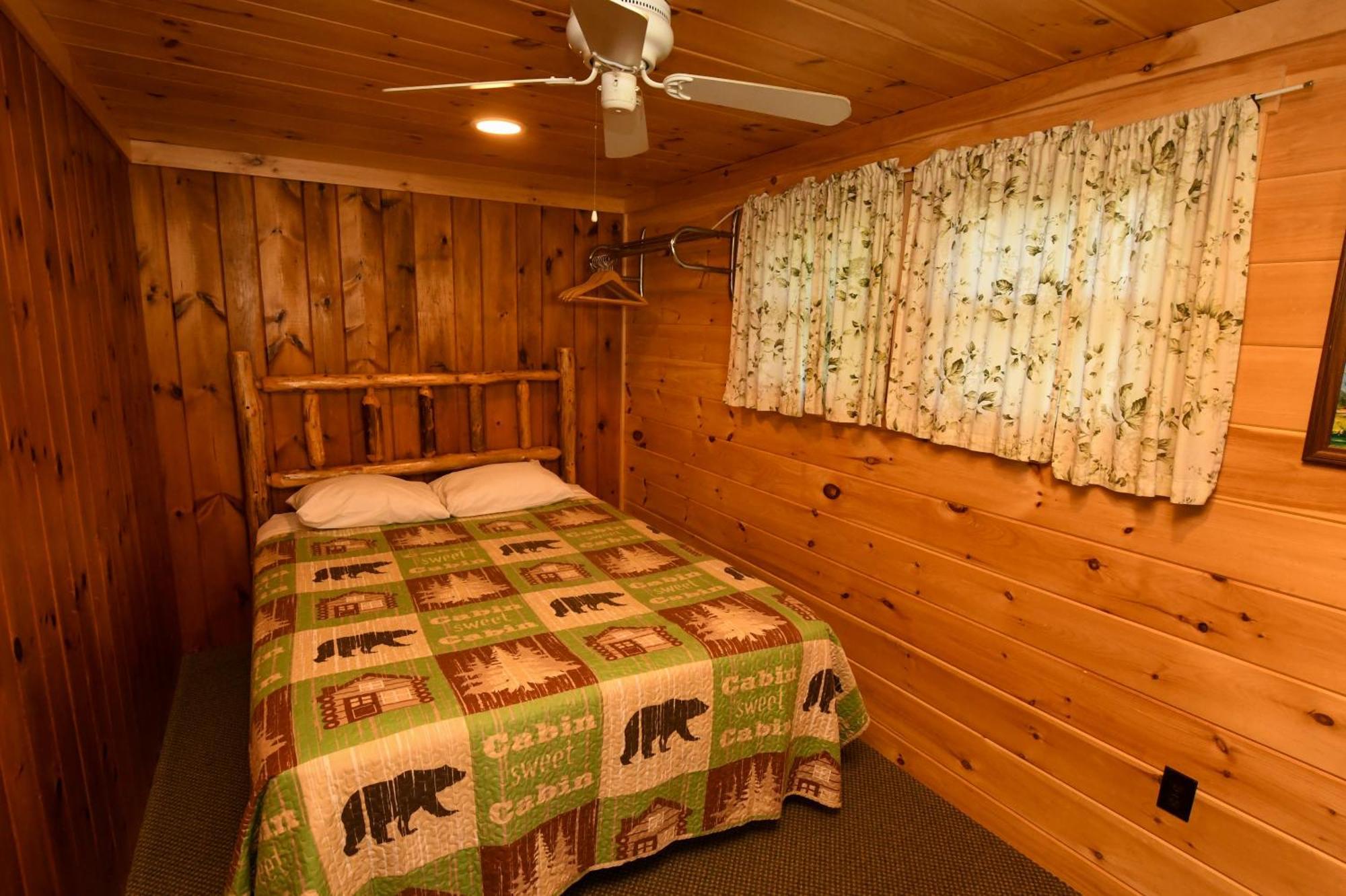 Lake George Diamond Cove Cottages, Cabins, & Hotel Exterior photo