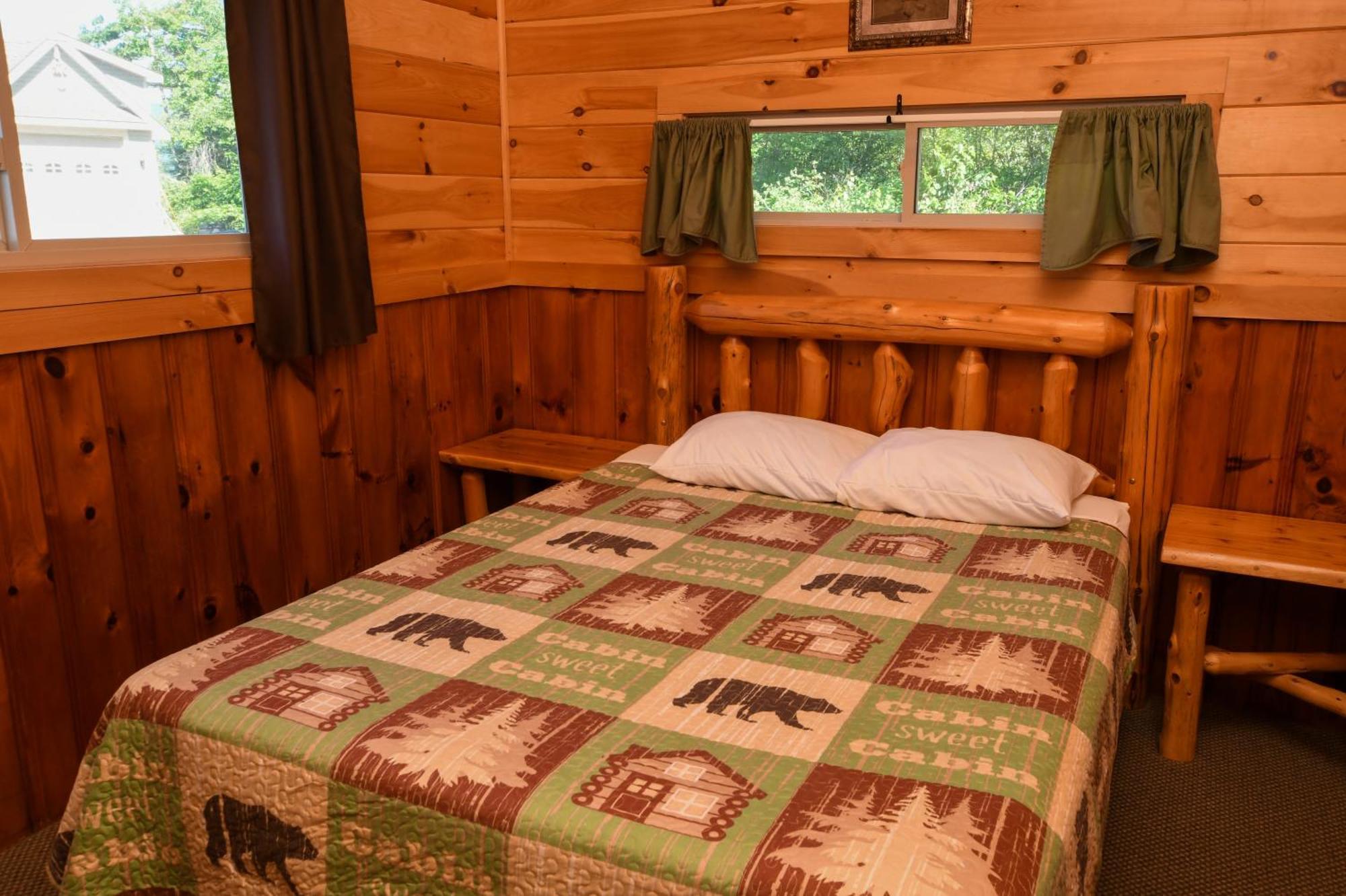 Lake George Diamond Cove Cottages, Cabins, & Hotel Exterior photo