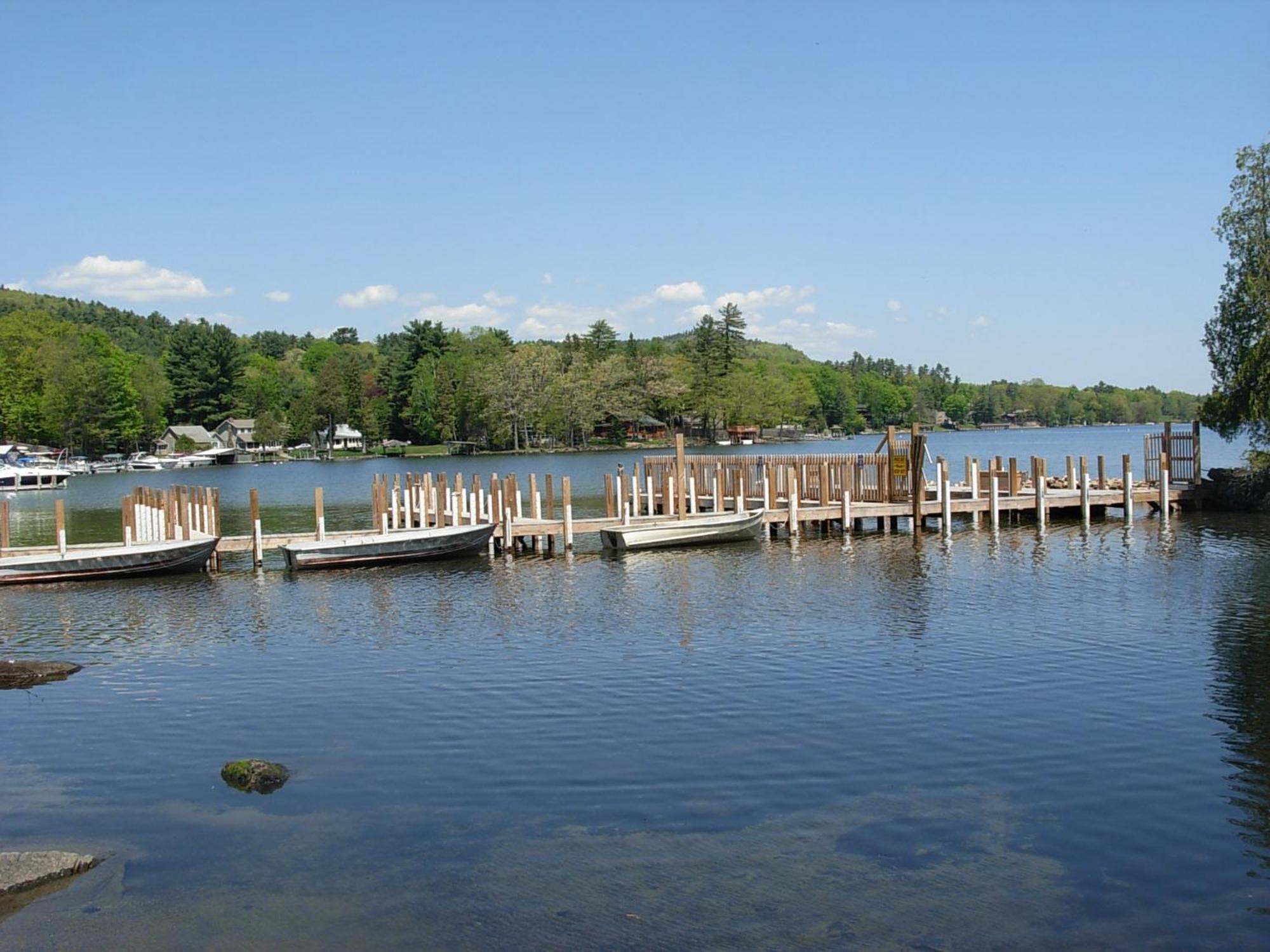 Lake George Diamond Cove Cottages, Cabins, & Hotel Exterior photo