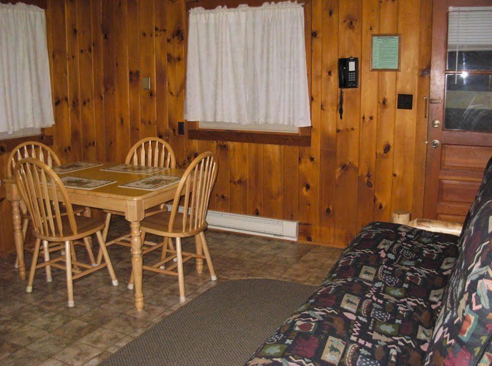 Lake George Diamond Cove Cottages, Cabins, & Hotel Exterior photo