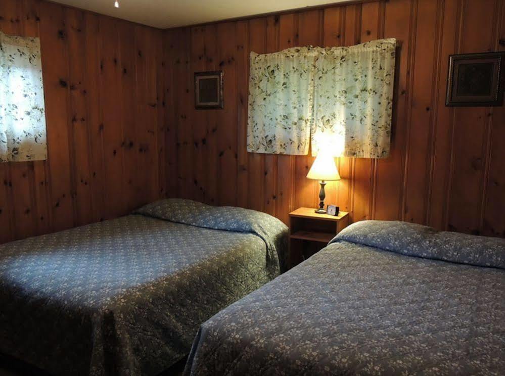 Lake George Diamond Cove Cottages, Cabins, & Hotel Exterior photo